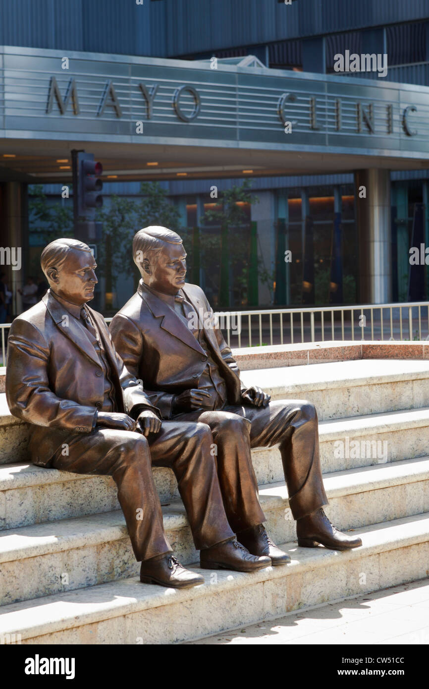 USA, Minnesota, Rochester, Sculpture of Mayo brothers, Will and Charley, founders of Mayo Clinic Stock Photo