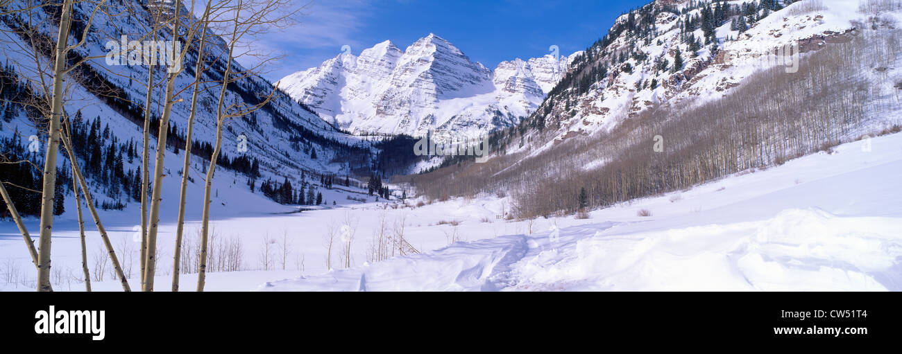 Pyramid Peak and Maroon Bells in winter, near Aspen, Colorado Stock ...