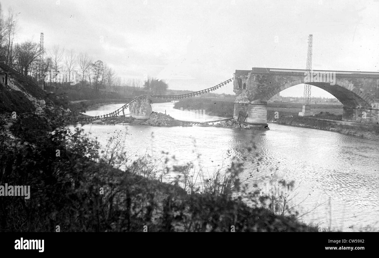 In Aisne,  the destroyed Villeneuve-St-Germain railway bridge Stock Photo