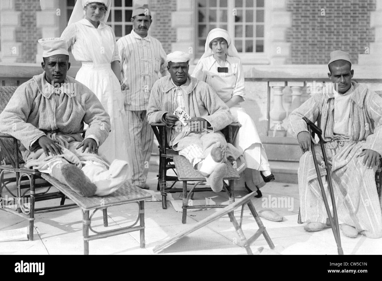 American Hospital in Neuilly, a group of wounded Algerian infantrymen Stock Photo