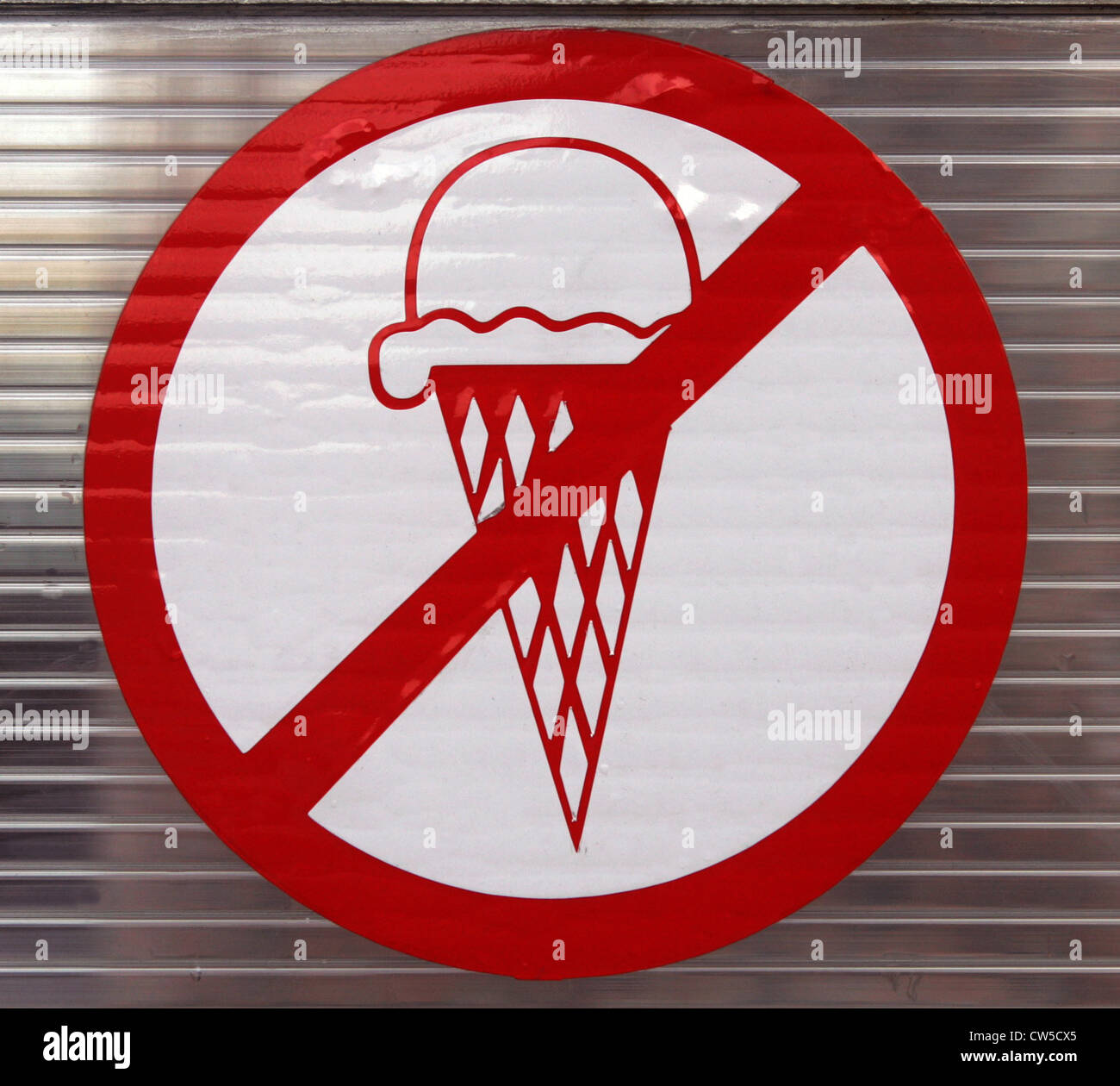 Moscow - sign ice cream banned Stock Photo - Alamy