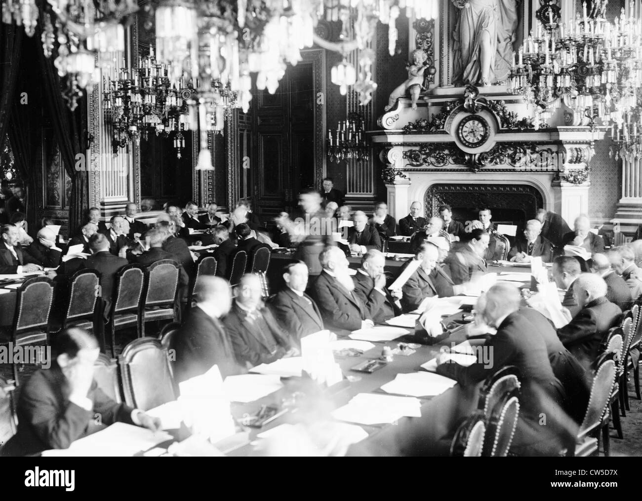 Conférence de la paix. La salle de l'Horloge au Ministère des affaires étrangères pendant la conférence Stock Photo