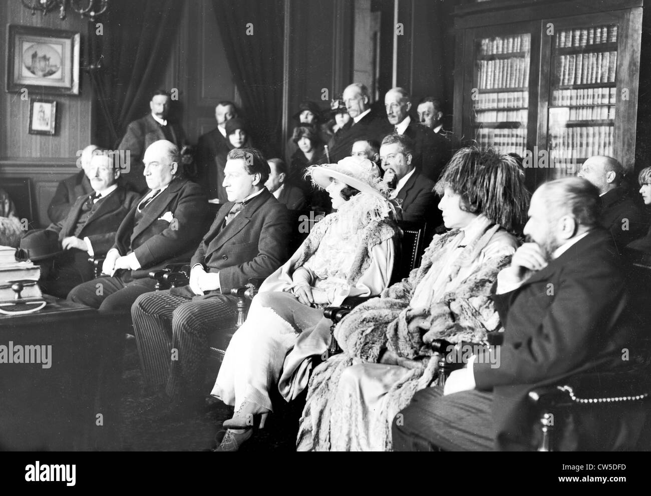 Wedding of Sacha Guitry and Yvonne Printemps. Sarah Bernhardt,  Georges Feydeau and Mr. Guitry senior at the City Hall Stock Photo