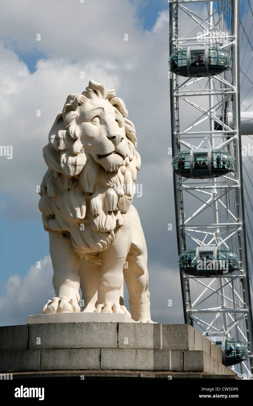 South Bank Lion statue in front of the London Eye, South Bank, London, UK Stock Photo