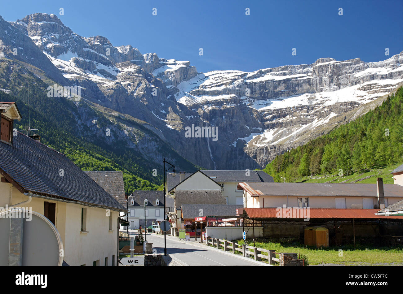 The Cirque de Gavarnie in the French Pyrenees Stock Photo - Alamy