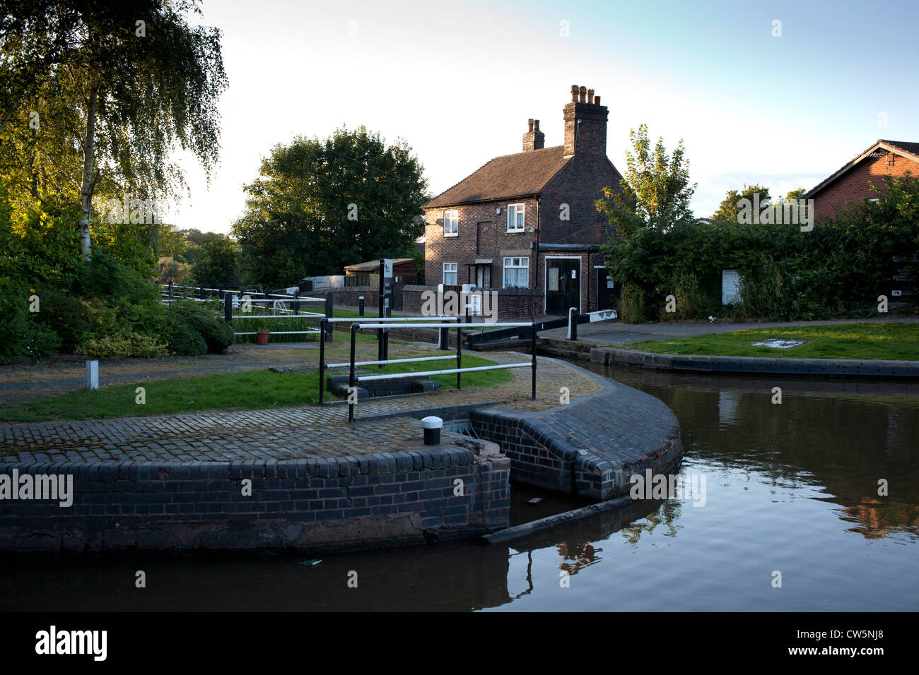 Atherstone Lock Keepers cottage on the Coventry canal. The cottage remains empty. Stock Photo