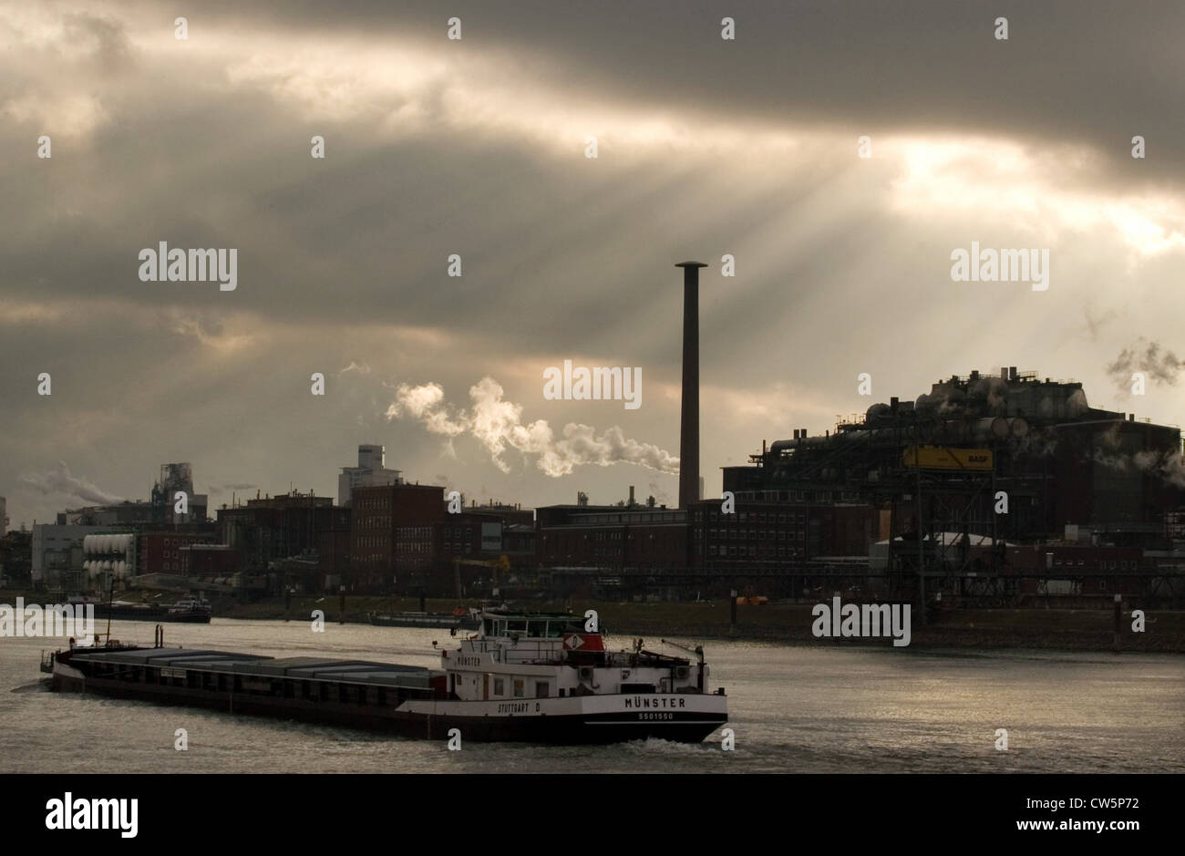 Industrial facilities to the Neckarmuendung in Mannheim Stock Photo