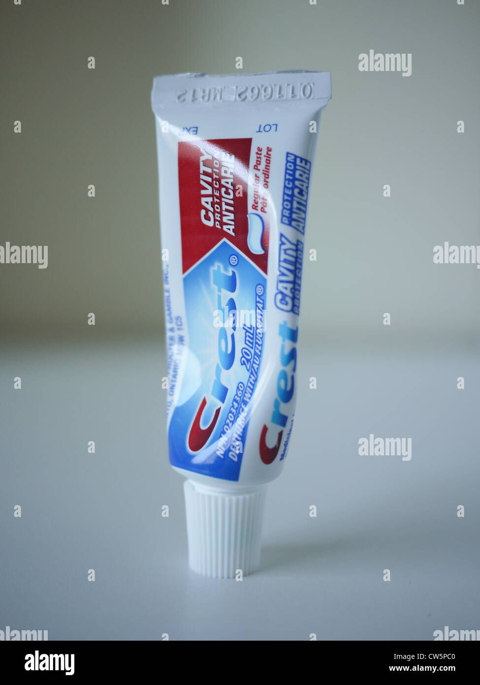 Toothpaste crest hires stock photography and images Alamy