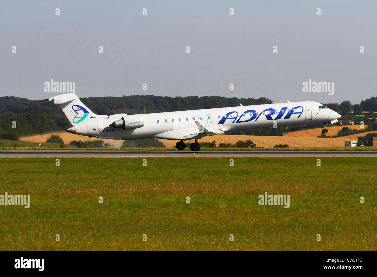 Bombardier canadair crj hi-res stock photography and images - Alamy