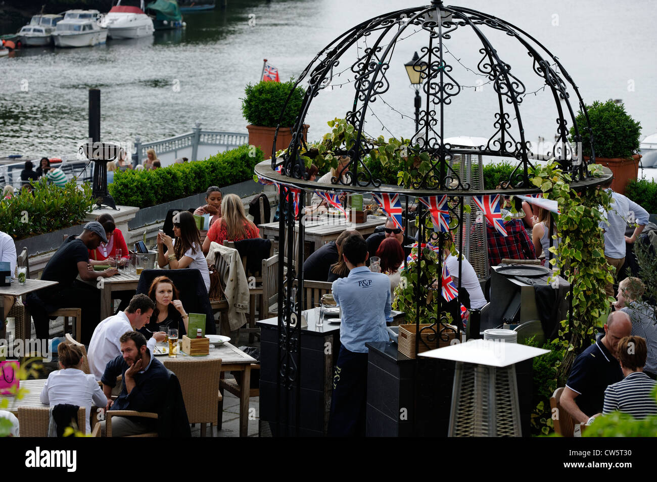 Dining by the river in Richmond-upon-Thames, Surrey, England Stock