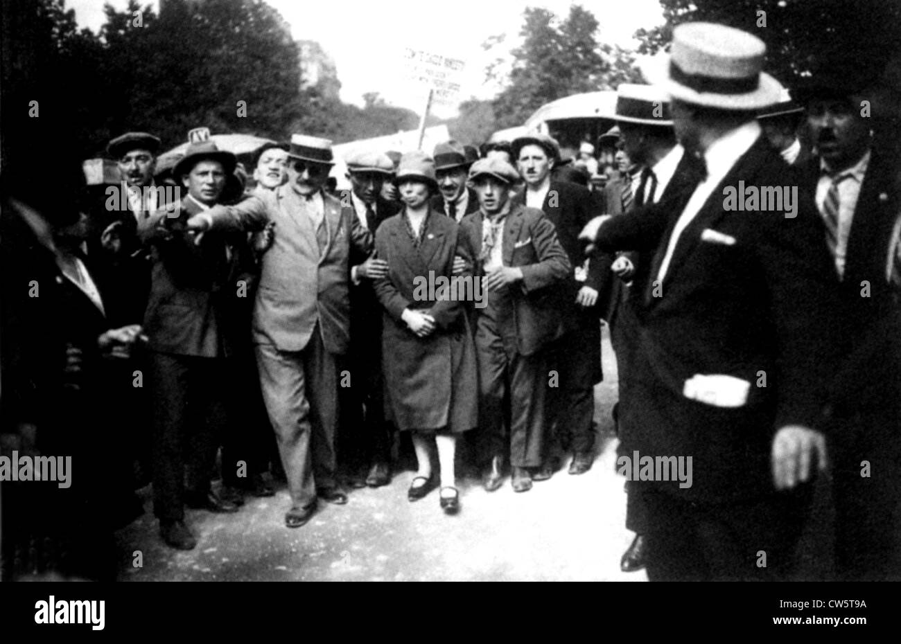 In Paris, a protest supporting Sacco and Vanzetti / Large crowd from Boulevard Soult to Vincennes woods. Luigia, Vanzetti's Stock Photo