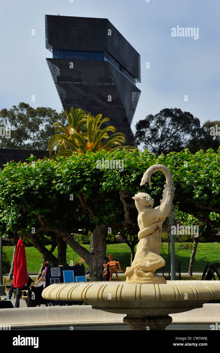 De Young fine arts museum with the Rideout Fountain of San Francisco