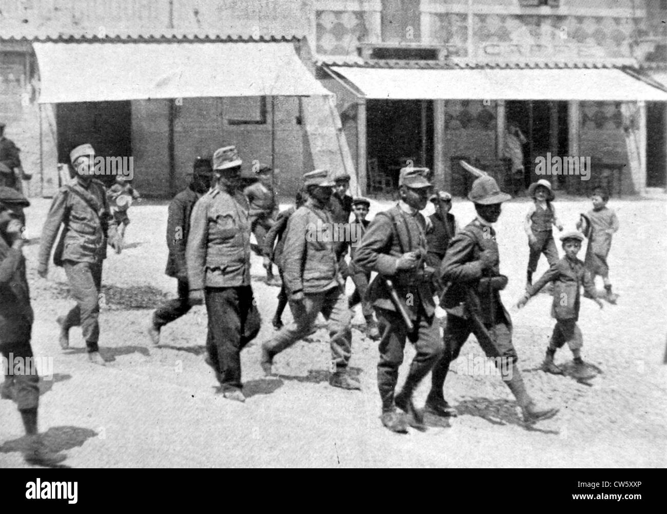 World War I. In Italy, the passage of the first Austrian prisoners in Caprino Stock Photo