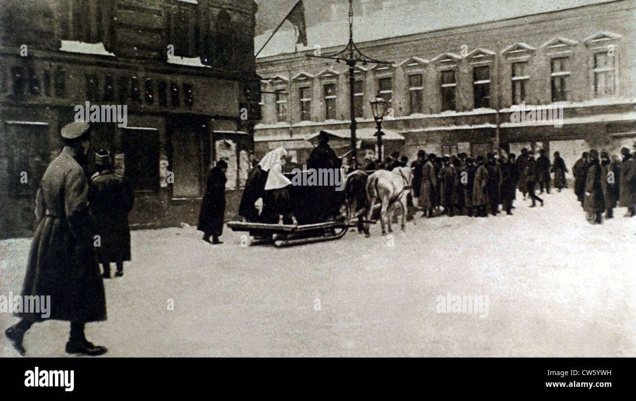 Russian Revolution. In Petrograd, nuns transporting the dead and wounded Stock Photo