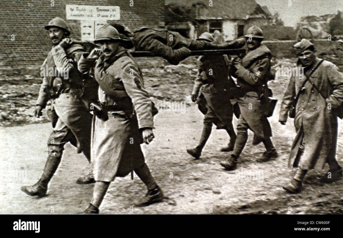 Soldiers carrying stretcher hi-res stock photography and images - Alamy