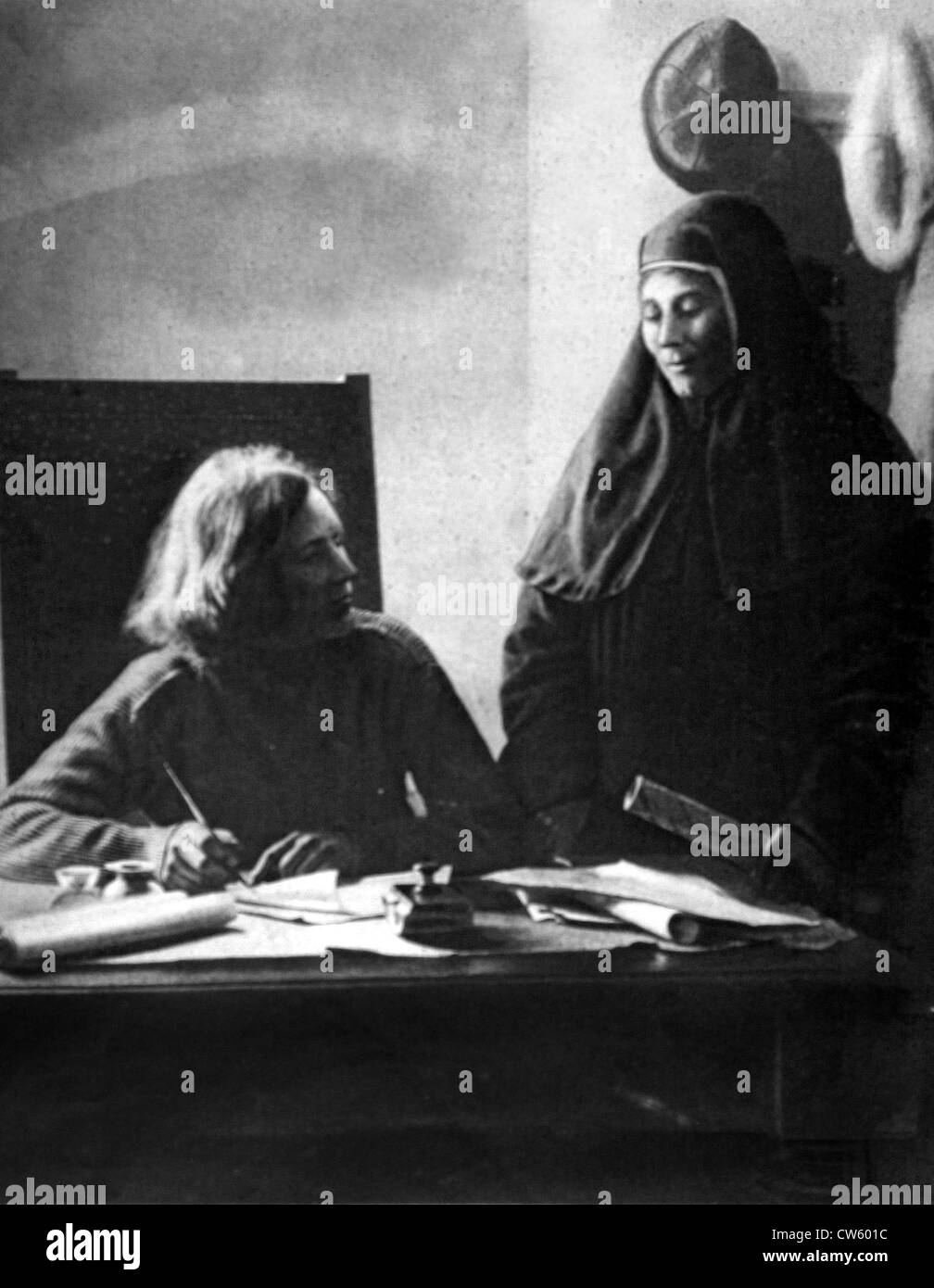 Russian Revolution. In Petrograd, a nurse of the old regime enlisting in the Red Army Stock Photo