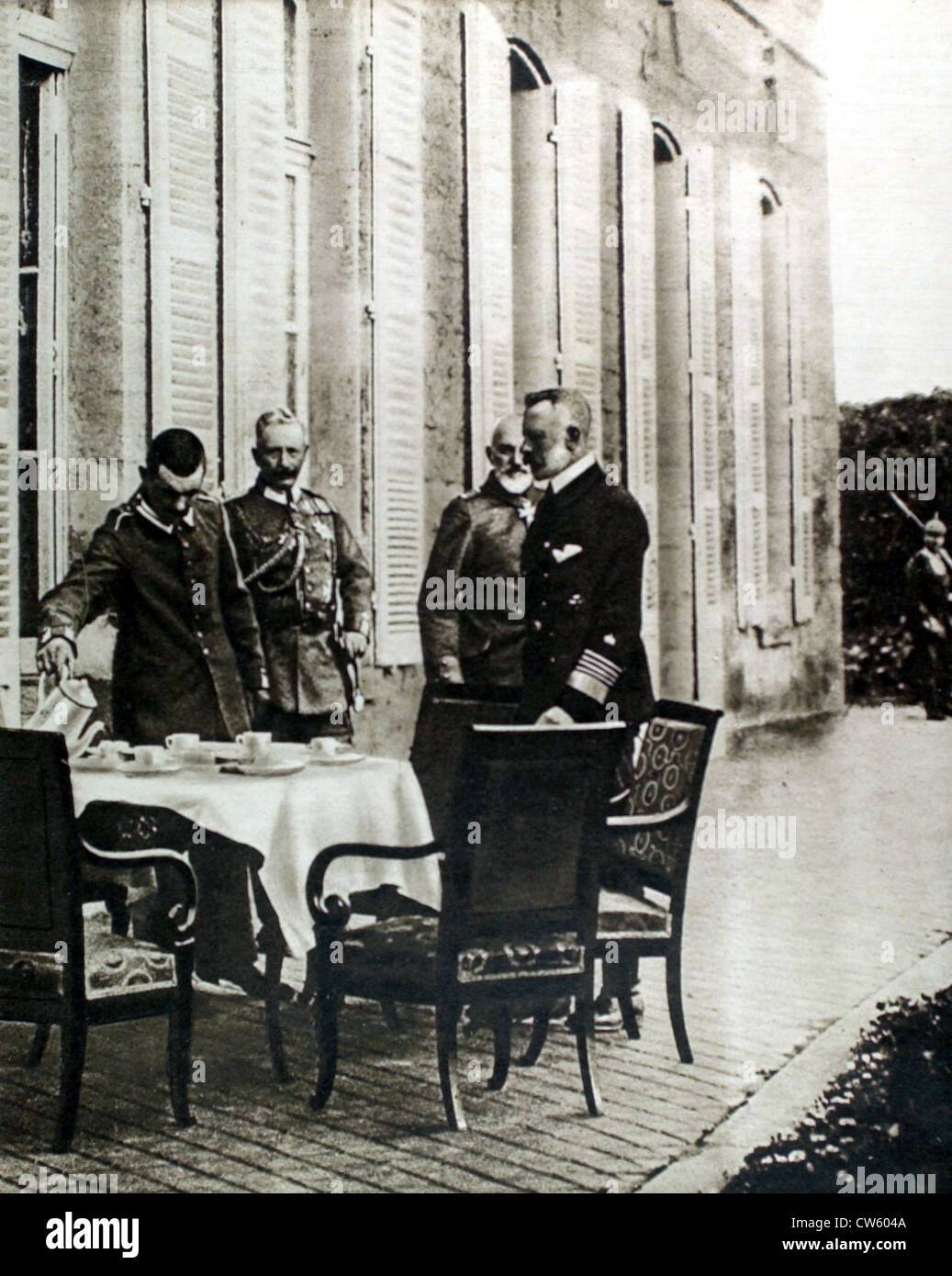 World War I. Wilhelm II and his brother, Heinrich of Prussia, visiting General von Heeringen (1915) Stock Photo