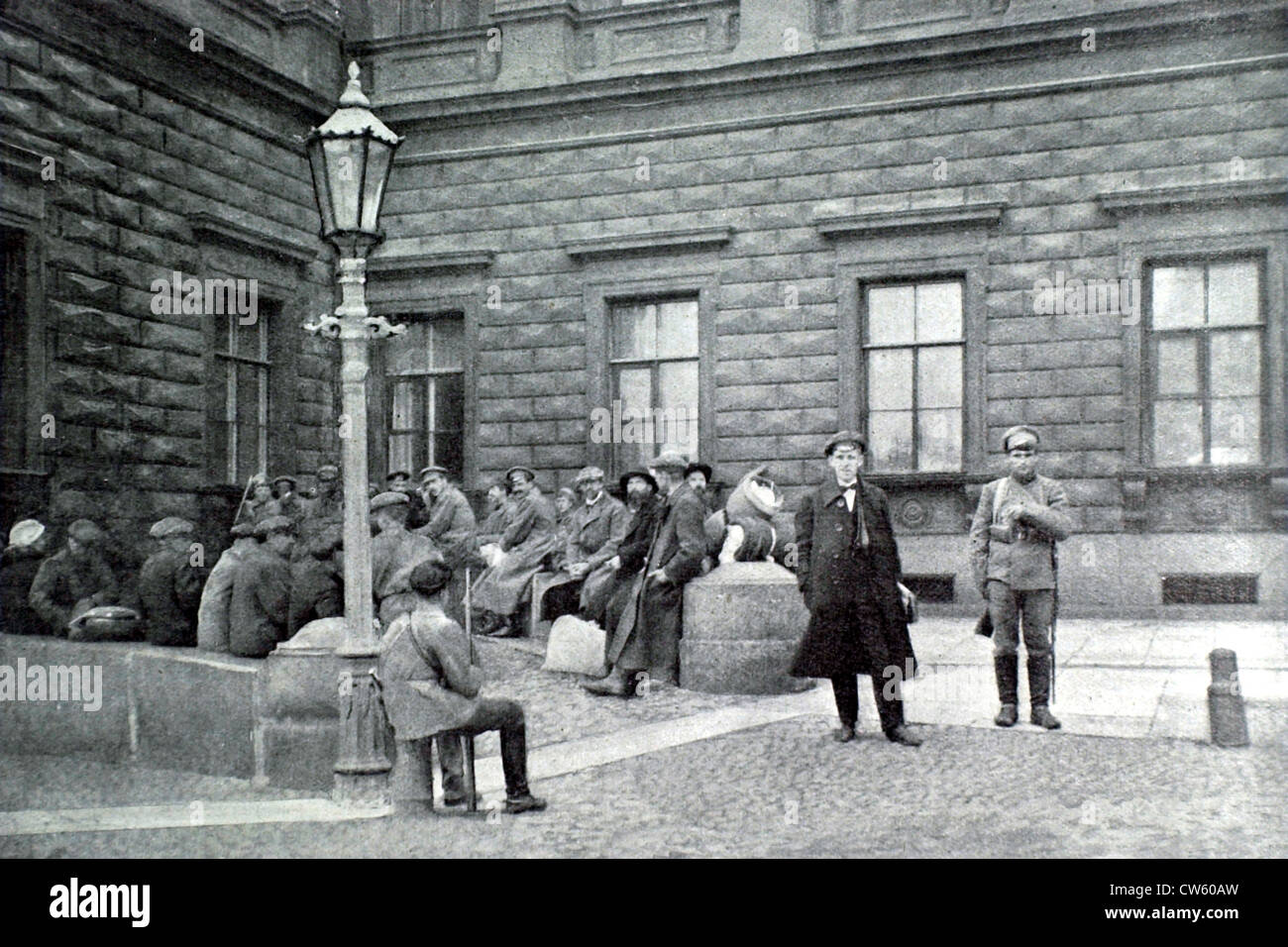 Russian Revolution. A group of bourgeois in front of the Marie  Palace in Petrograd (1918) Stock Photo