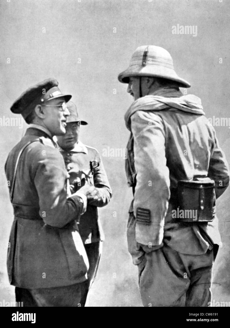 Rif War. Franco-Spanish collaboration. General Riquelme congratulates Colonel Freydenberg on his successes (1925) Stock Photo