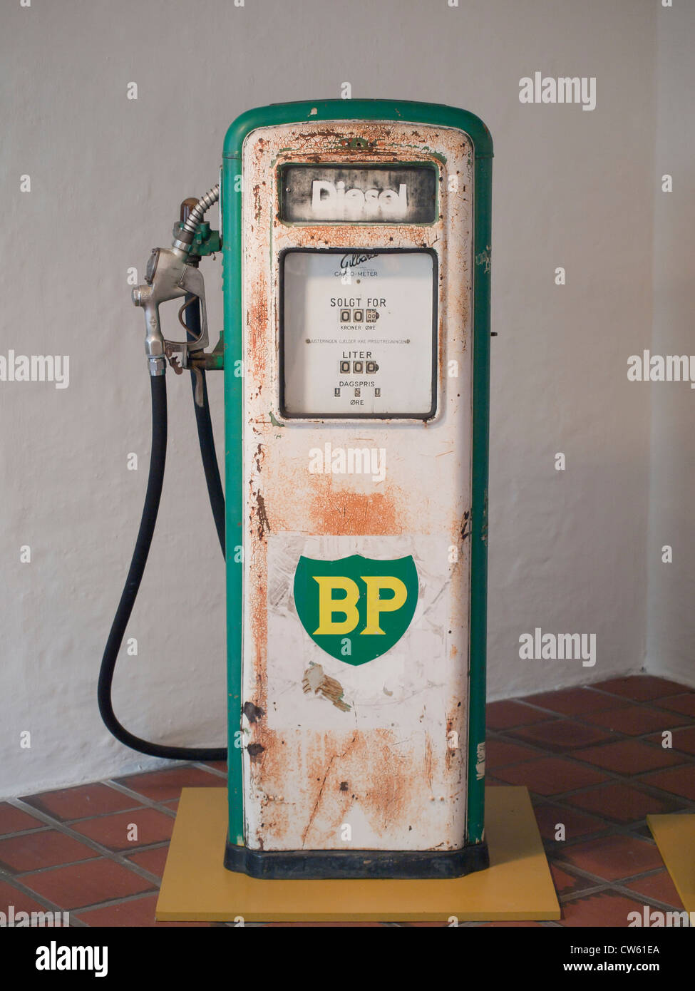 Array vlam richting Old petrol pump hi-res stock photography and images - Alamy