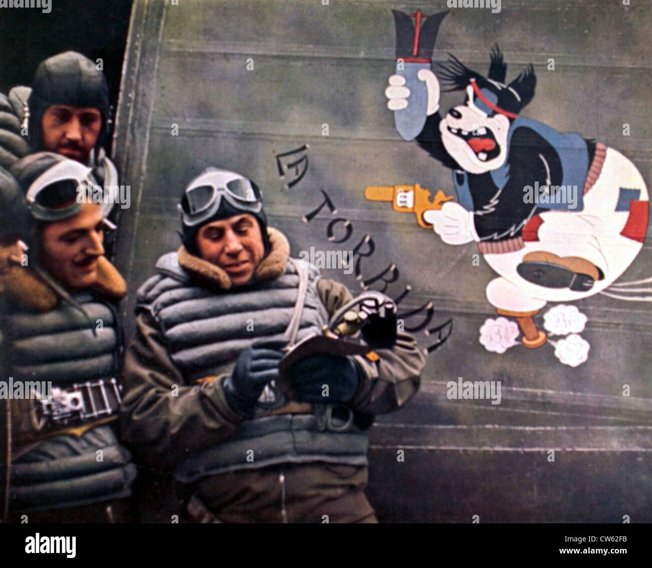 World War II  Des aviateurs ont décoré leur cabine avec un personnage célèbre de Walt Disney in la revue  'Signal' de février Stock Photo