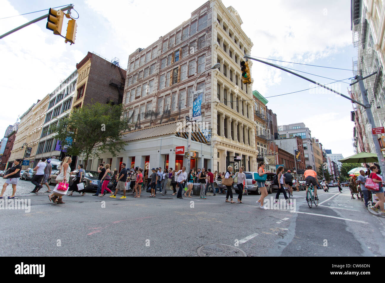 People crossing street/intersection in New York City Stock Photo