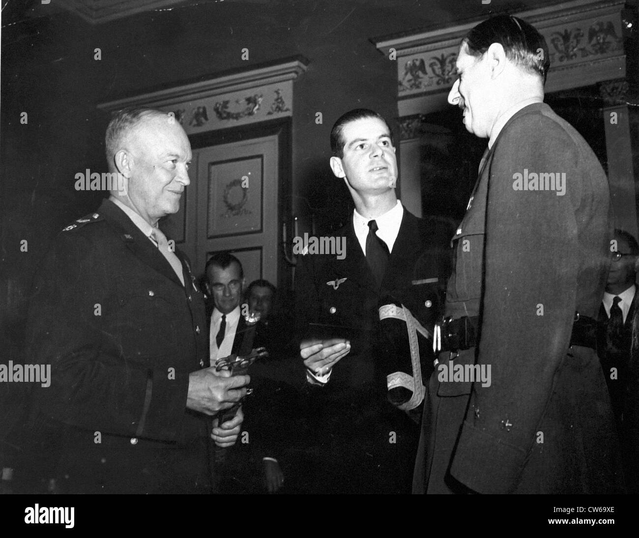 U.S General Dwight D. Eisenhower with General de Gaulle at Paris (June 14, 1945) Stock Photo