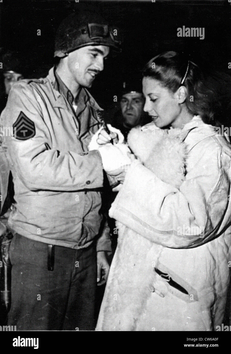 Dinah Shore entertains U.S troops (France 1944) Stock Photo