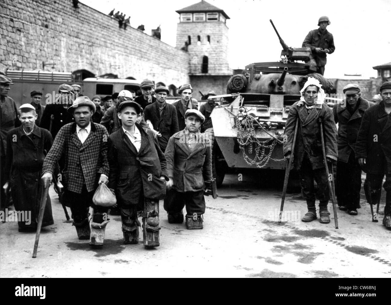 Liberated prisoners  in the Mauthausen Concentration camp, (Germany) 1945 Stock Photo