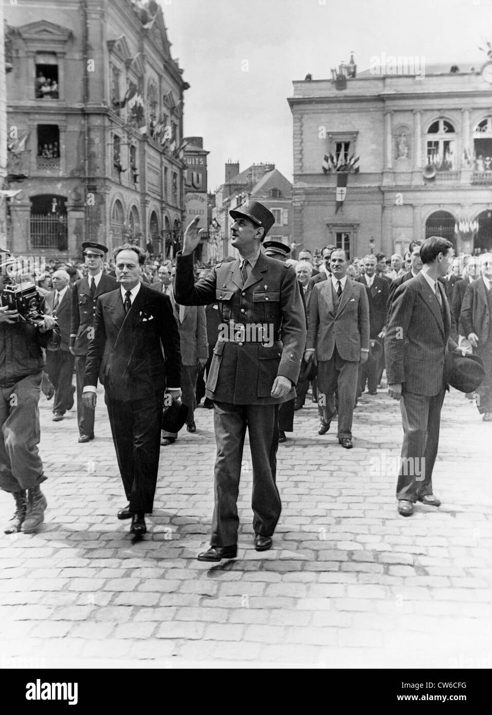 General de Gaulle acclaimes in Laval, August 1944 Stock Photo - Alamy