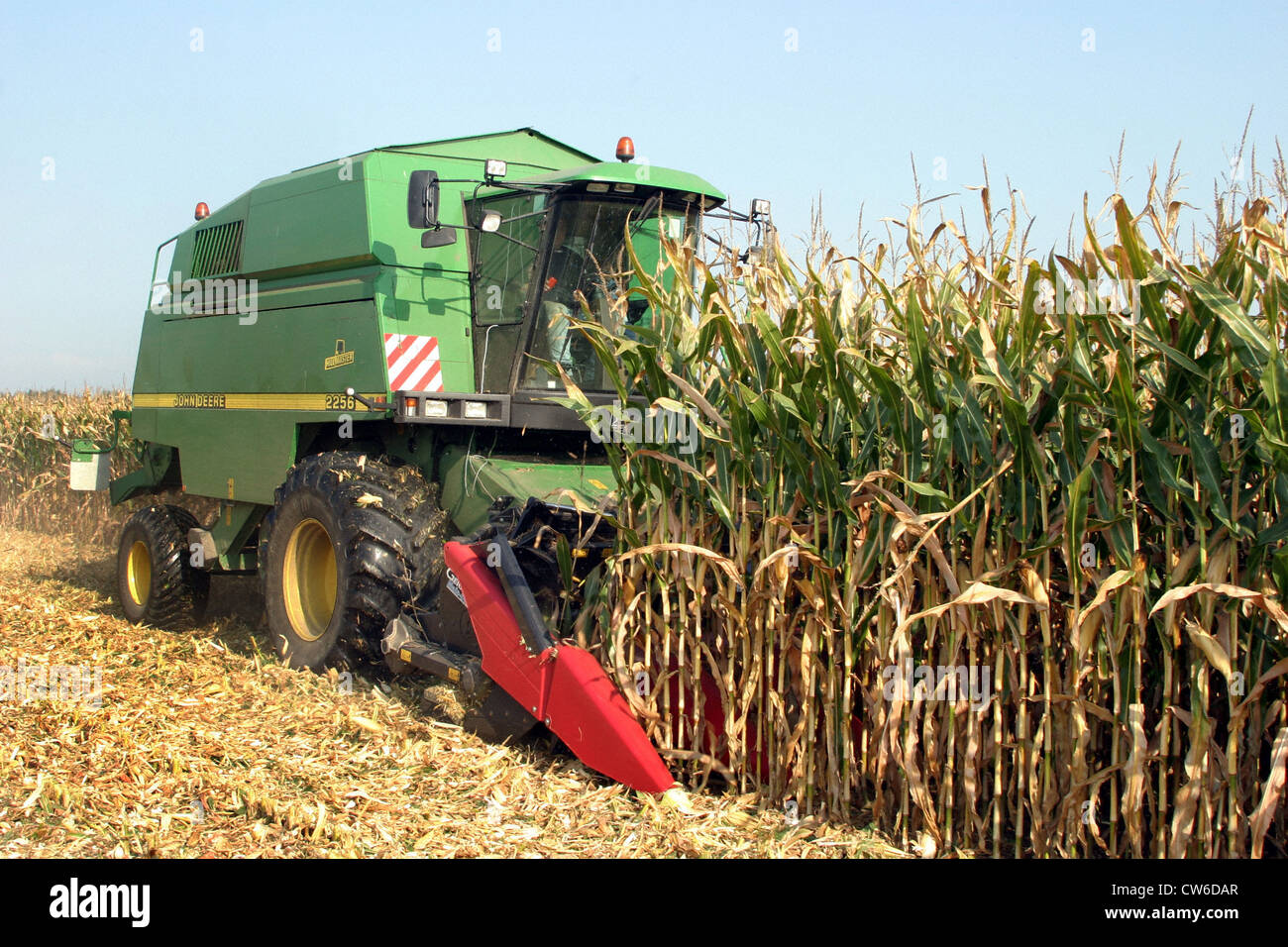 Maize combine harvester hires stock photography and images Alamy