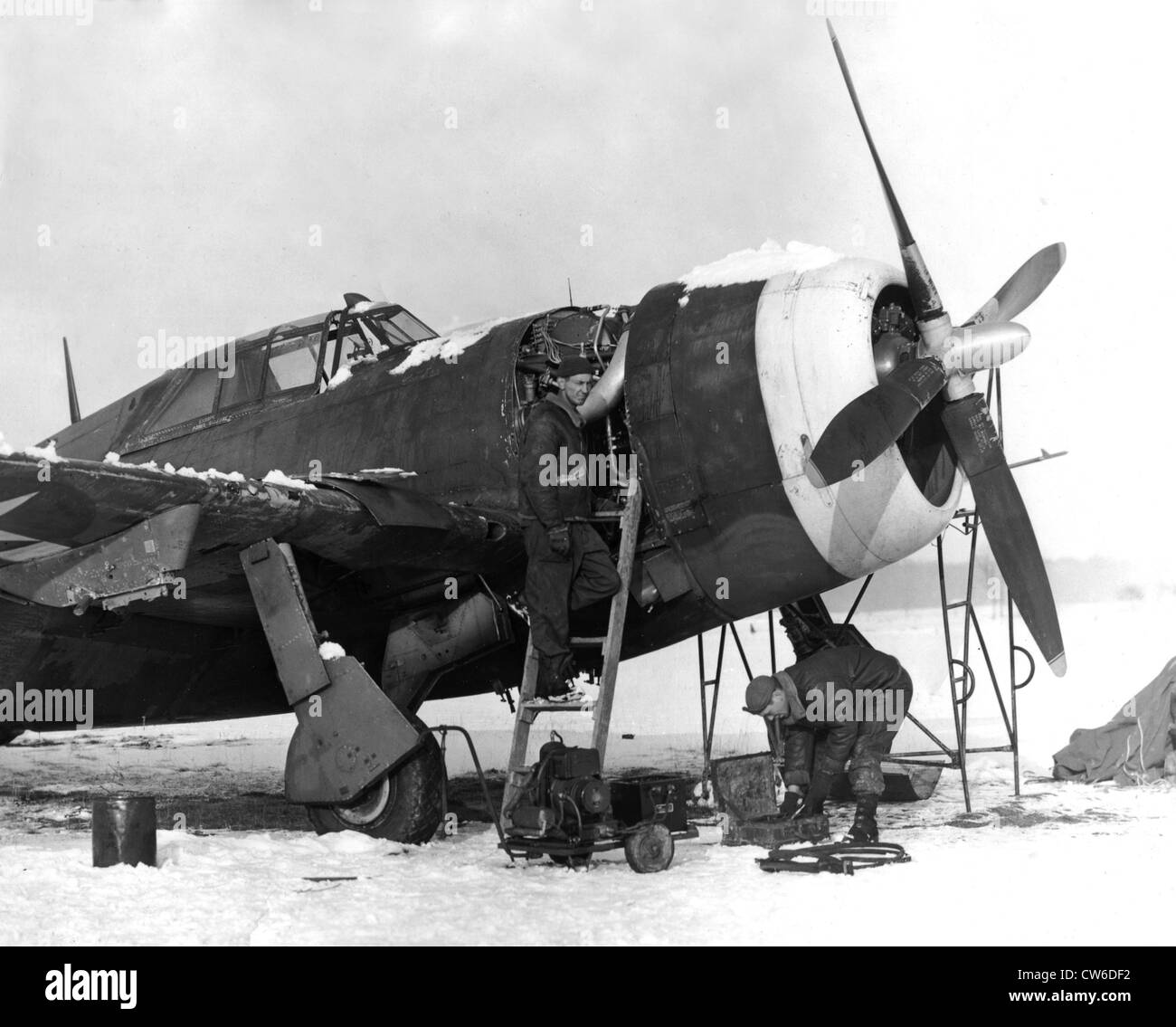 ground-men-of-the-the-1st-tactical-air-force-work-on-a-p-47-thunderbold