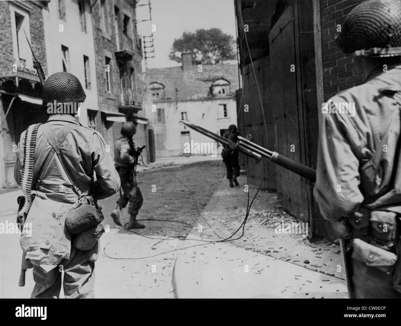 American troops move in Black and White Stock Photos & Images - Alamy