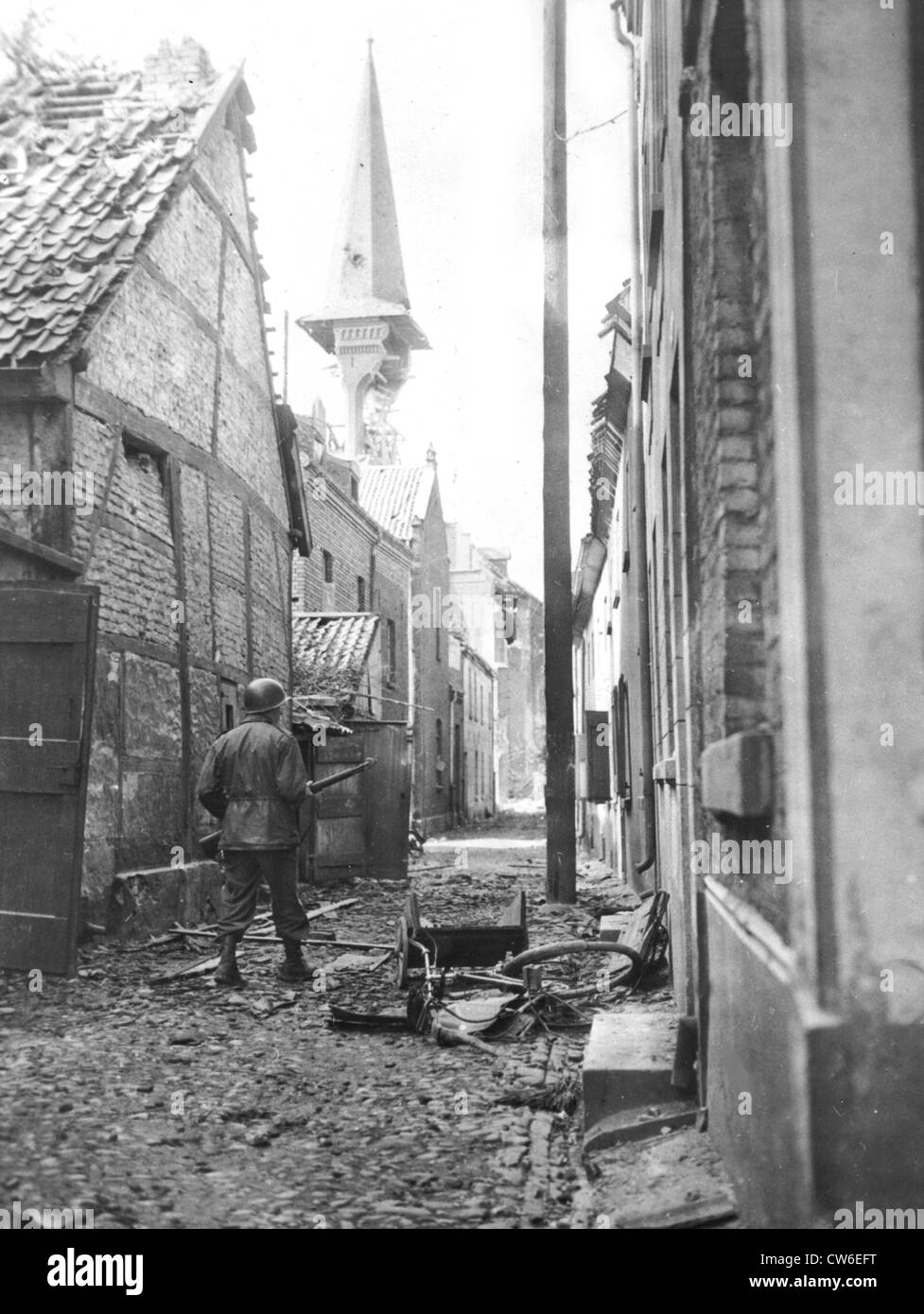 Lone U.S . soldier moves through Orsoy early March 1945 Stock Photo