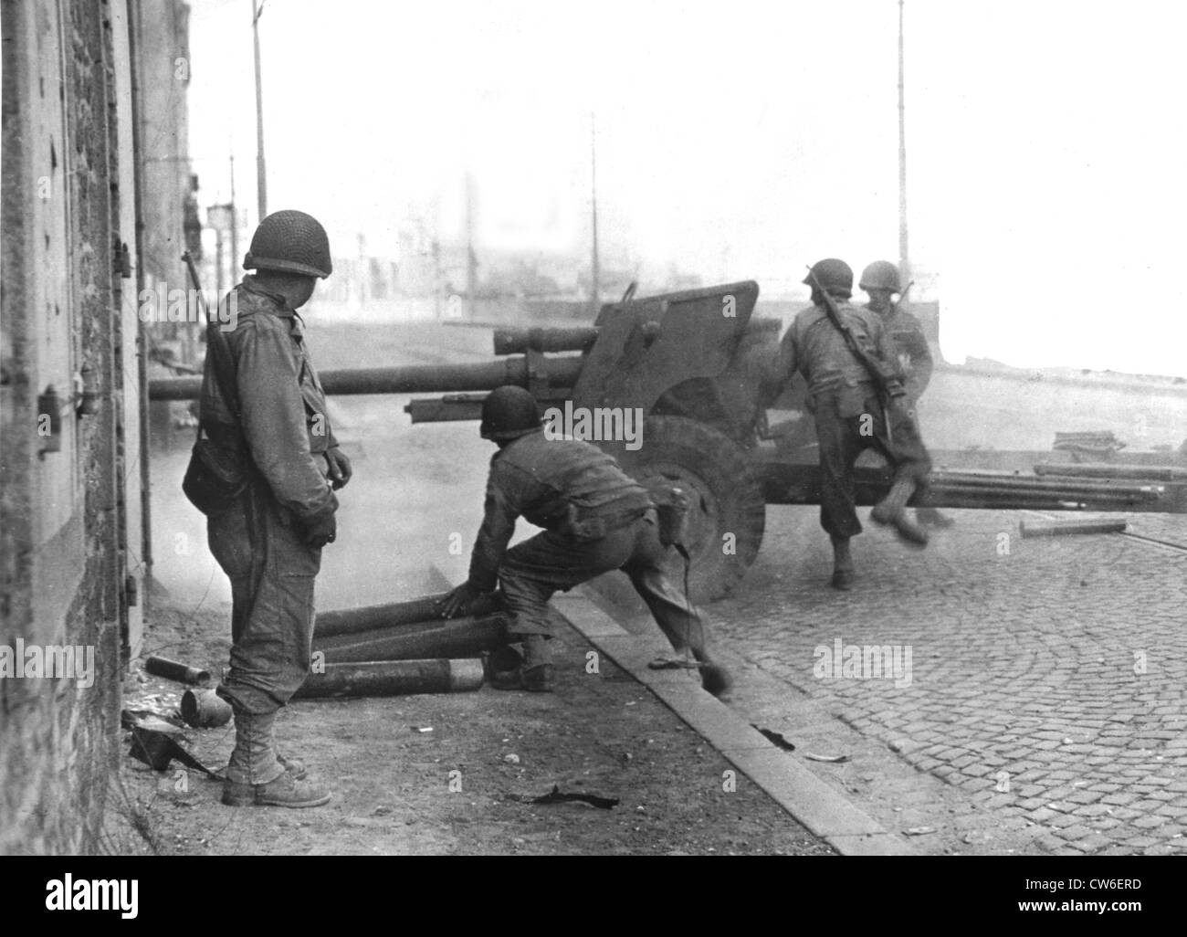 American artillery in action in St. Malo, August 1944 Stock Photo Alamy