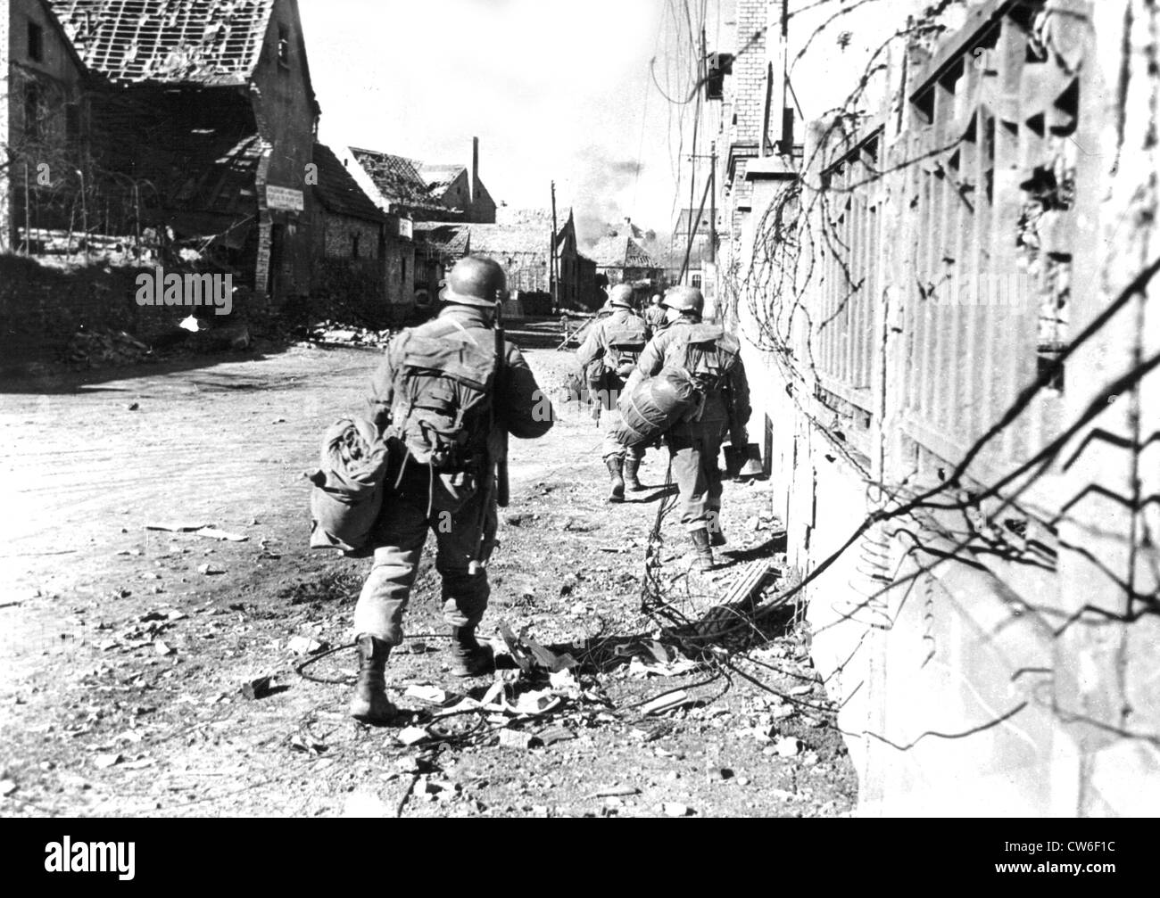 Seventh U.S. Army men enter Haguenau, February 1945 Stock Photo - Alamy