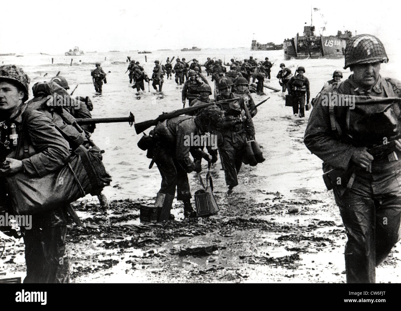 American shock troops land on a Normandy beach, June 6, 1944 Stock Photo Alamy