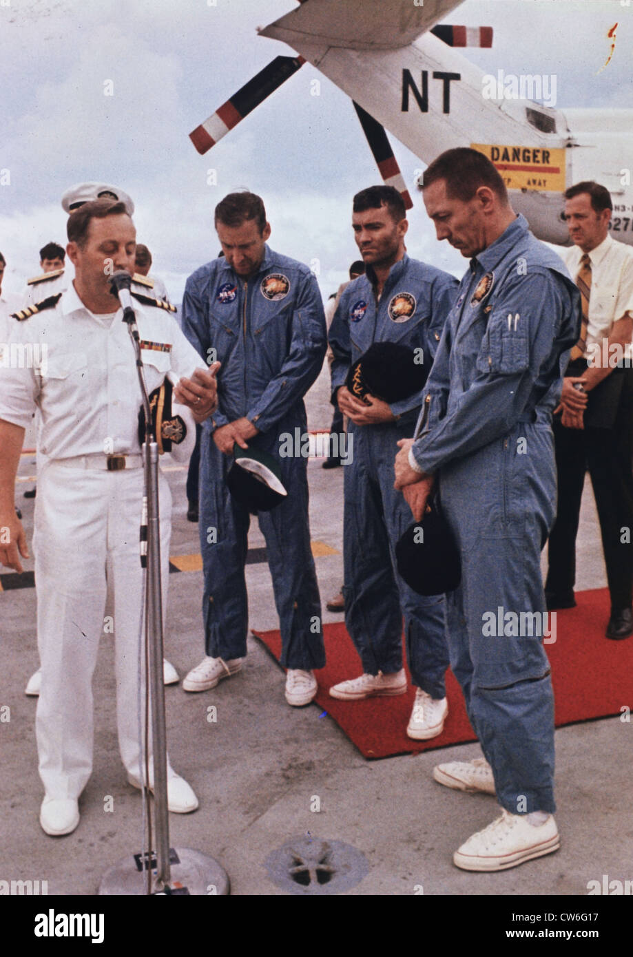 Prayer for the safe return of Apollo 13 mission's astronauts (April 17, 1970) Stock Photo