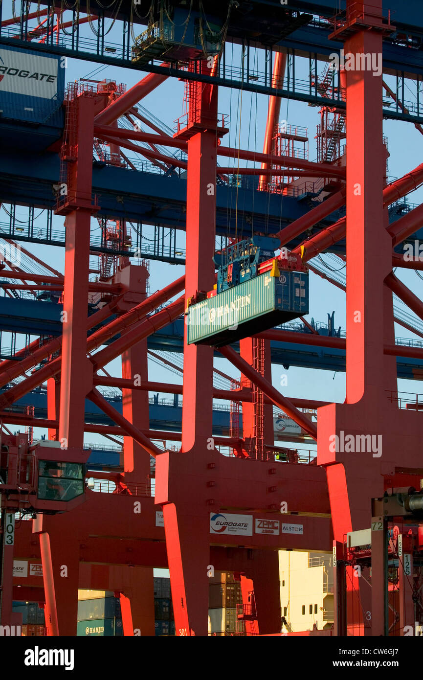 Hamburg container depends on Containerbruecke Stock Photo - Alamy