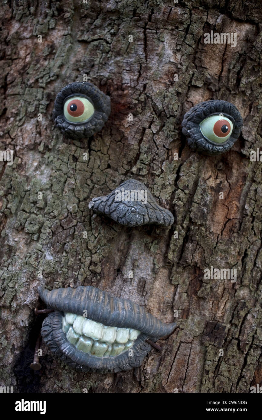 Tree trunk eyes nose mouth hires stock photography and images Alamy
