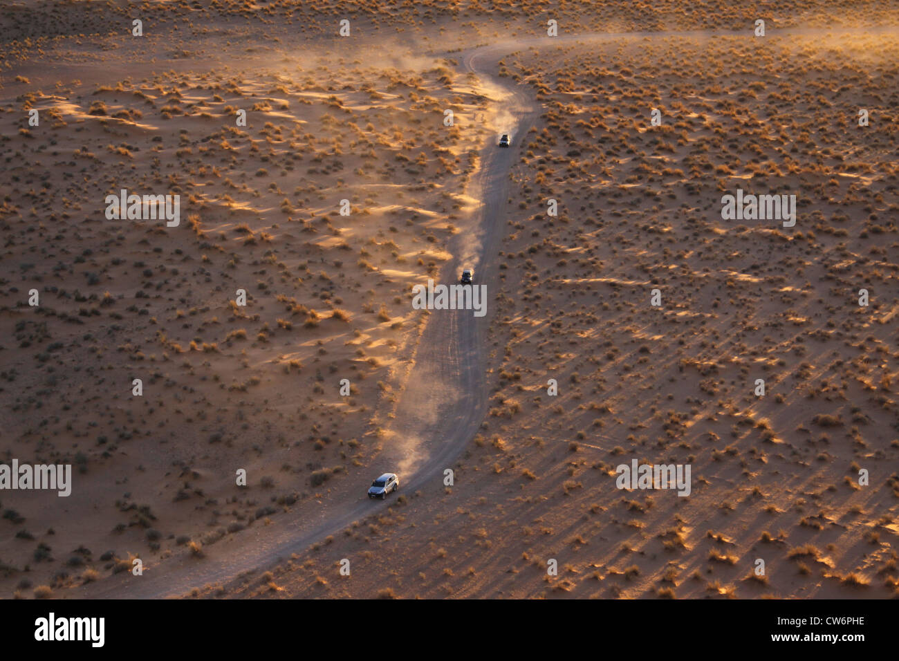 aerial view of a road in the North Sahara with jeeps, Tunisia, Ksar Ghilane Stock Photo