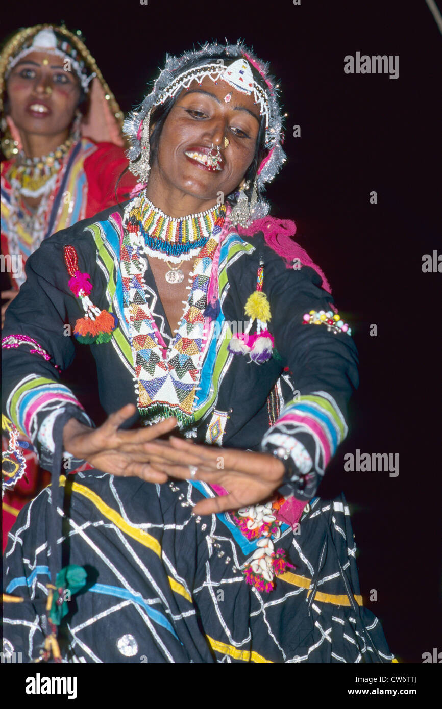 India Pushkar dancing tribeswoman Stock Photo