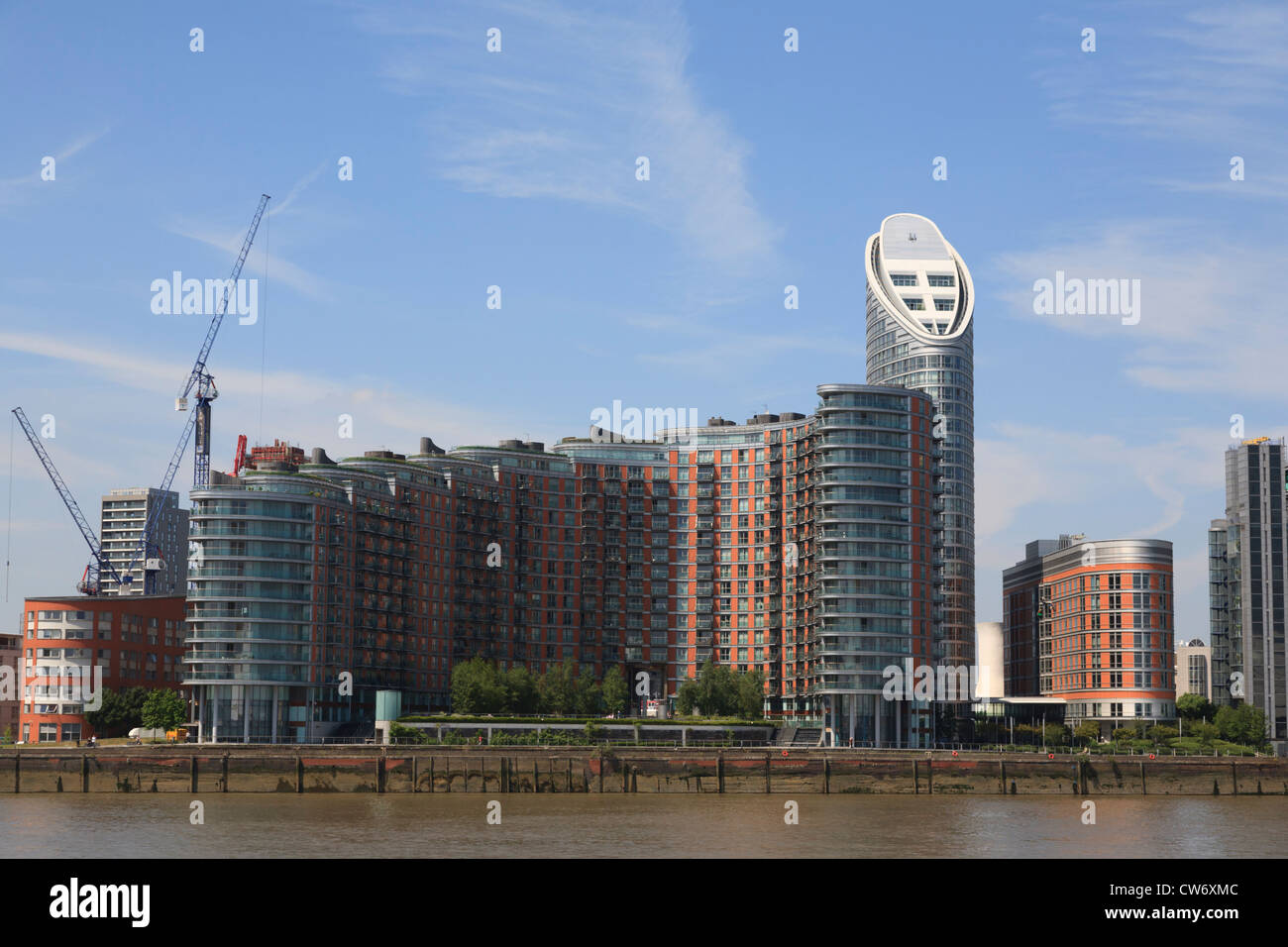 Ontario Tower and New Providence Wharf residential properties in London's docklands Stock Photo