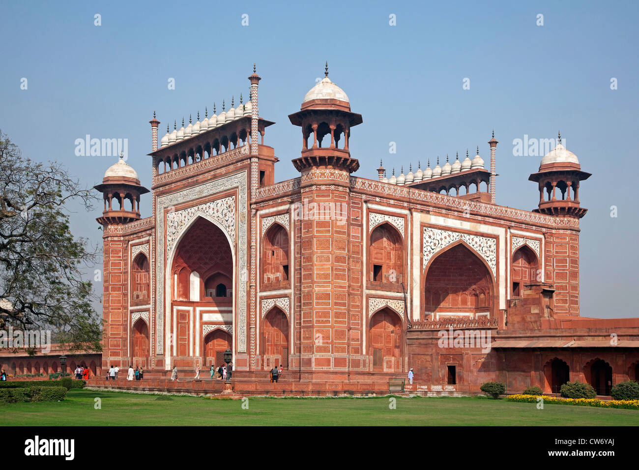 Entrance gate to the Taj Mahal in Agra, Uttar Pradesh, India Stock ...