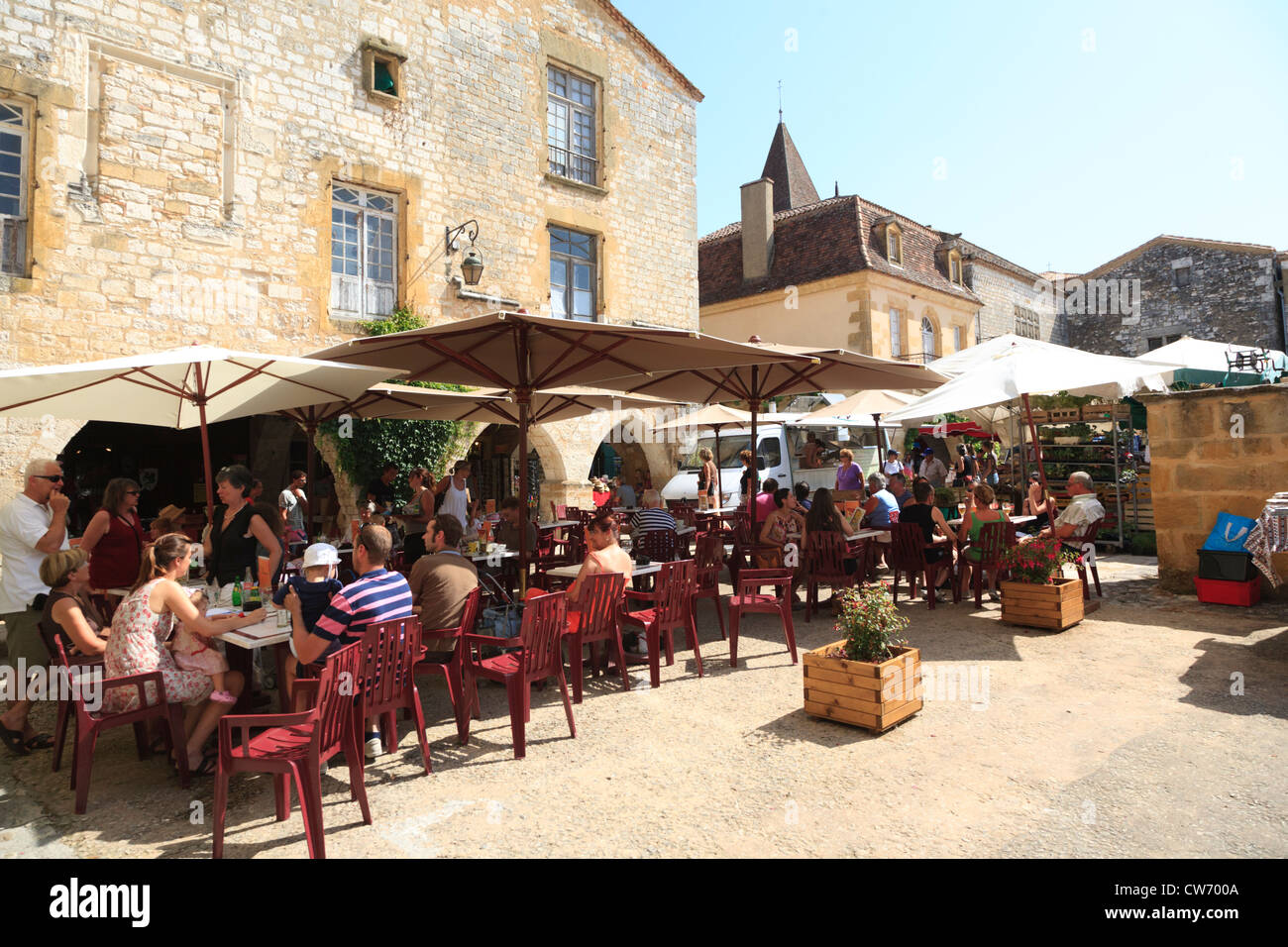 Outdoor cafe at Monpazier market Stock Photo