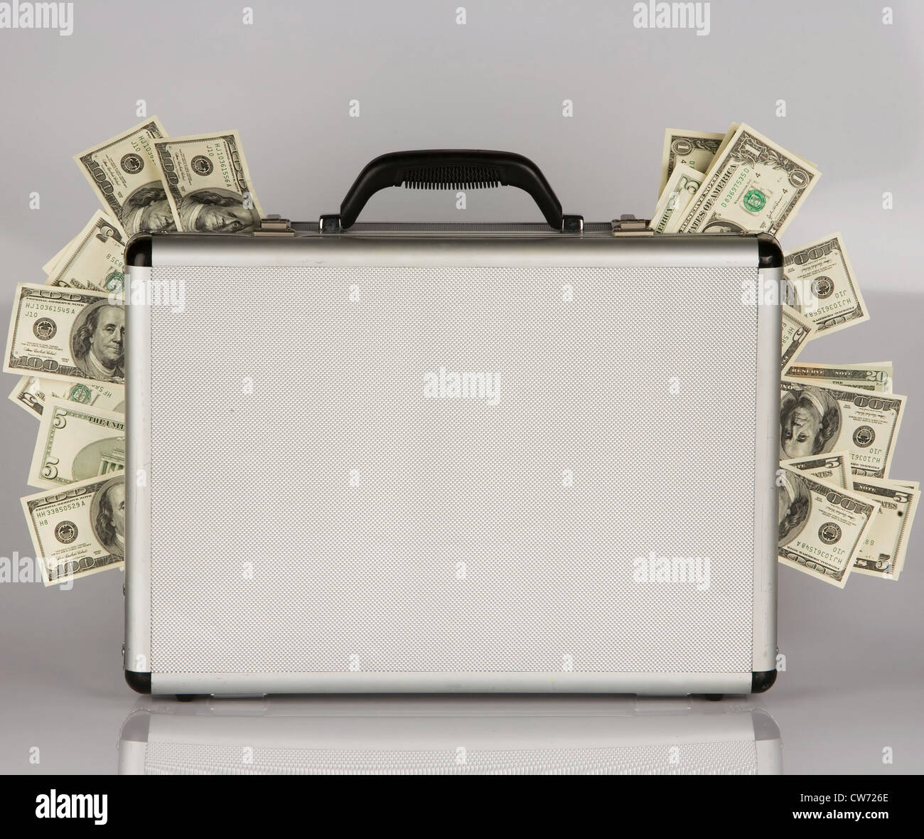 Tons of cash in suitcase hires stock photography and images Alamy