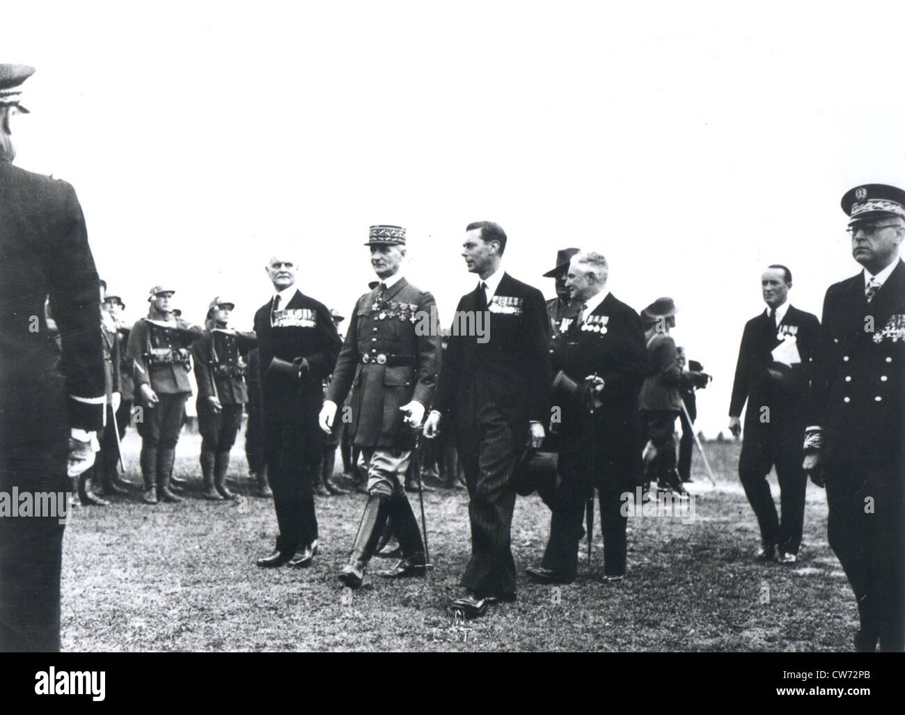 King George VI inspecting the French Guard of Honour of the 51th infantry regiment Stock Photo