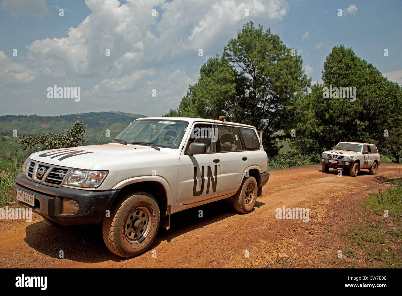 UN cross-country vehicles on dusty road, Burundi, Gitega, Gitega Stock Photo