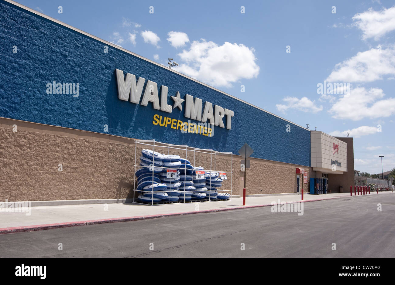 Exterior of Wal-Mart Supercenter store in San Marcos, Texas Stock Photo