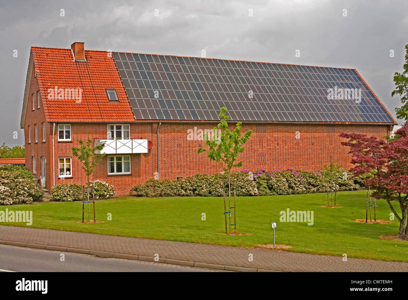 House with  Photovoltaik plant, Germany, Lower Saxony, Altes Land Stock Photo
